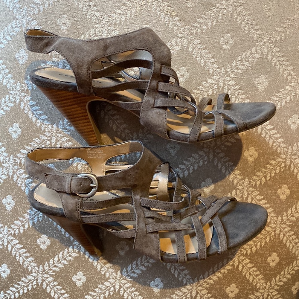 Kenneth Cole Reaction heeled sandals - size 8